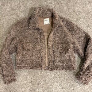 Women’s cropped Sherpa jacket